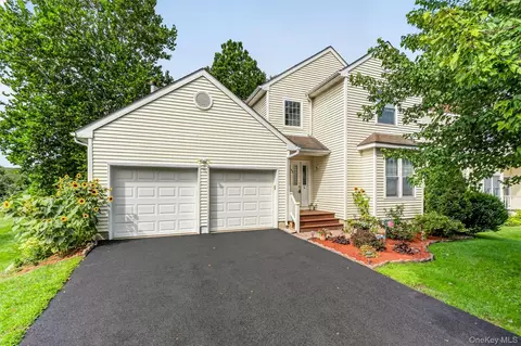 62 Meadowbrook Ct, Patterson, NY 12563