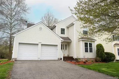 62 Meadowbrook Ct, Patterson, NY 12563