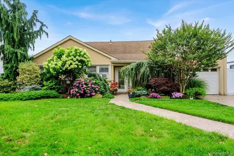 1497 Park St, Atlantic Beach, NY 11509
