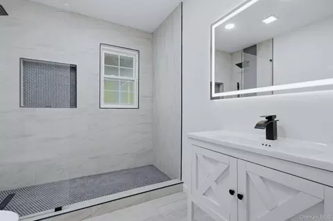 Bath - 83 Smith Rd, La Grange, NY 12603 photo 3 of 4