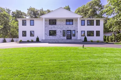 5 Hemingway Dr, Dix Hills, NY 11746