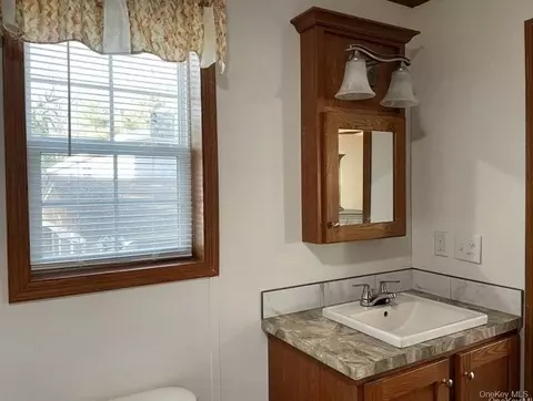 Bath - 32 Scribo Ln, Wappinger, NY 12590 photo 2 of 3