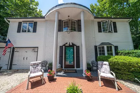14 Birchfield Ct, Coram, NY 11727