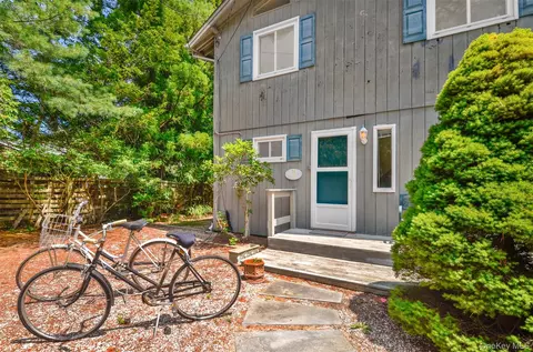 11 Devon Rd, Amagansett, NY 11930
