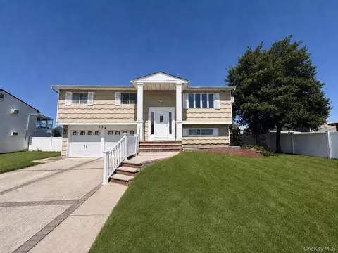 138 Spring St, Massapequa, NY 11758