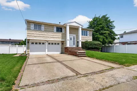 138 Spring St, Massapequa, NY 11758