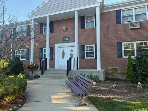 338 Lakeland Ave #6 E, Sayville, NY 11782