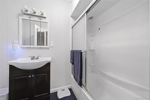 Bath - 68 Jayne Ave, Patchogue, NY 11772 photo 4 of 4