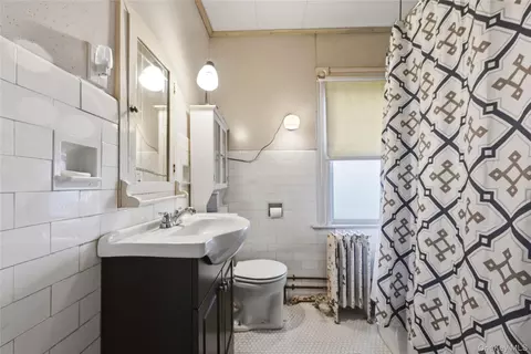 Bath - 68 Jayne Ave, Patchogue, NY 11772 photo 3 of 4