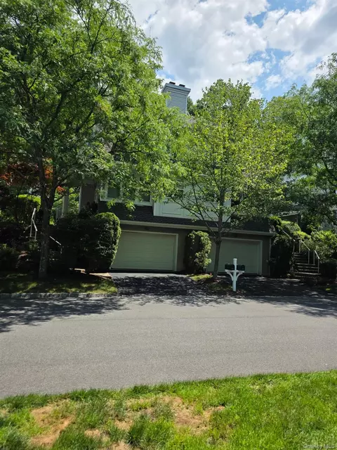 34 Briarbrook Dr #95, Briarcliff Manor, NY 10510