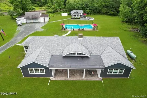 108 Bluestone Blvd, Millrift, PA 18340