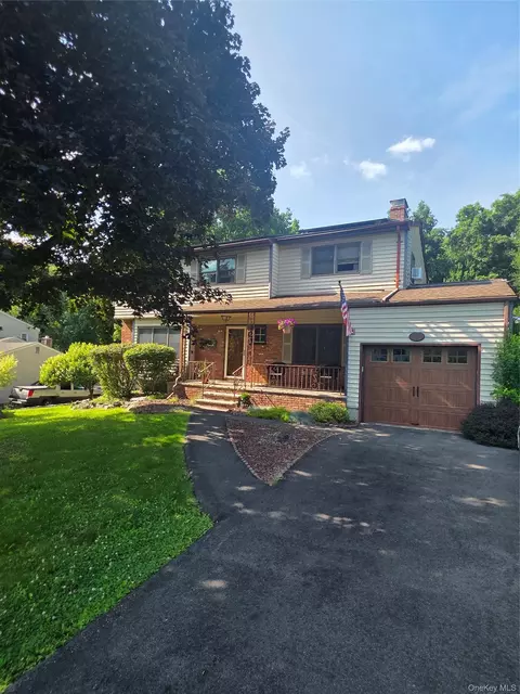 12 Emerson Dr, Washingtonville, NY 10992