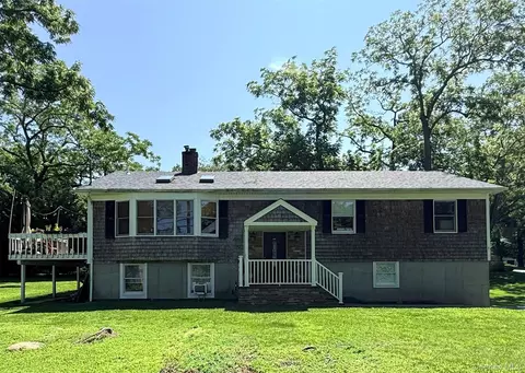 6 Pond View Dr, Wading River, NY 11792