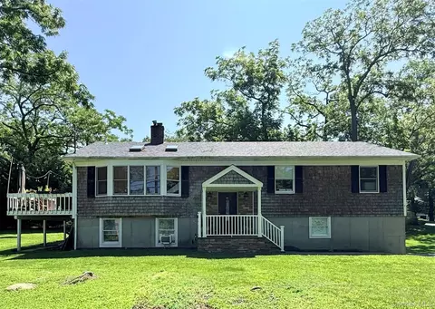 6 Pond View Dr, Wading River, NY 11792