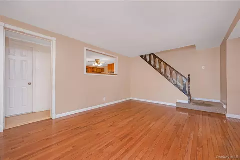 Living - 525 Beech St, Babylon, NY 11703 photo 1 of 5