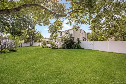 Exterior - 525 Beech St, Babylon, NY 11703 photo 7 of 8