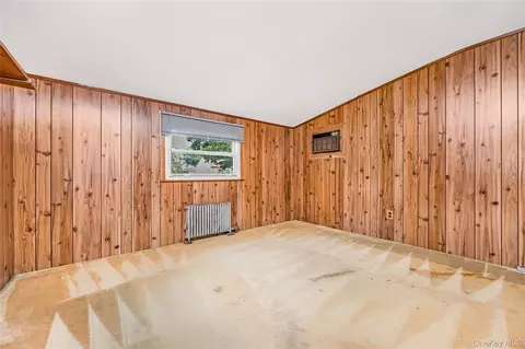 Bedroom - 525 Beech St, Babylon, NY 11703 photo 1 of 3