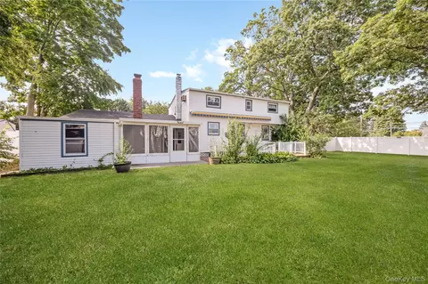 Exterior - 525 Beech St, Babylon, NY 11703 photo 3 of 8
