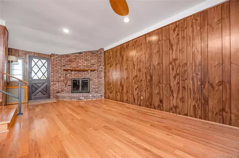Living - 525 Beech St, Babylon, NY 11703 photo 4 of 5