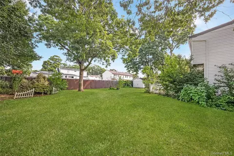 Exterior - 525 Beech St, Babylon, NY 11703 photo 6 of 8