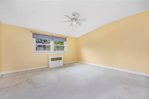 Bedroom - 525 Beech St, Babylon, NY 11703 photo 3 of 3