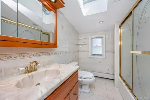Bath - 525 Beech St, Babylon, NY 11703 photo 2 of 2