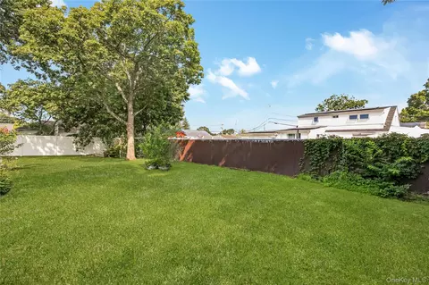 Exterior - 525 Beech St, Babylon, NY 11703 photo 8 of 8