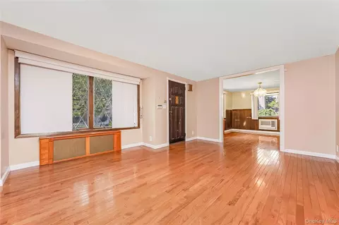 Living - 525 Beech St, Babylon, NY 11703 photo 2 of 5