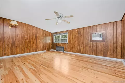 Other - 525 Beech St, Babylon, NY 11703 photo 3 of 4