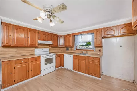 Kitchen - 525 Beech St, Babylon, NY 11703 photo 1 of 2