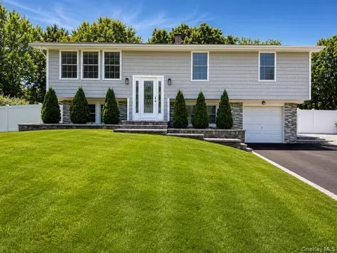 8 Fairway Dr, Port Jefferson Station, NY 11776