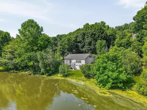 136 Lake Rd, Salisbury Mills, NY 12577