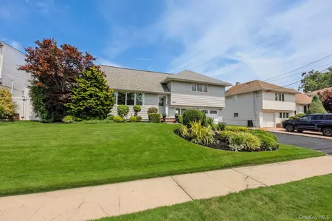 286 E Lexington Ave, Oceanside, NY 11572