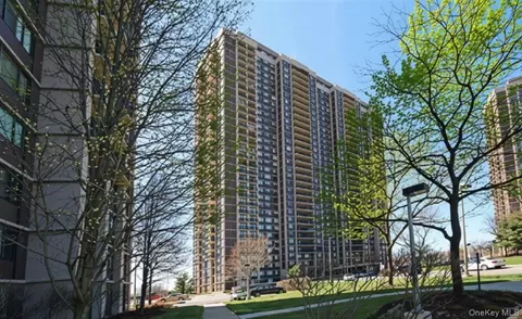 27010 Grand Central Pkwy #4J, New York, NY 11005