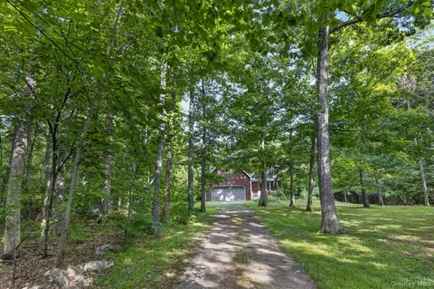 Exterior - 541 E Mountain Rd N, Philipstown, NY 10516 photo 2 of 11