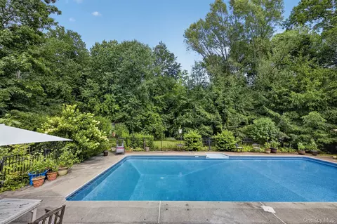 Exterior - 541 E Mountain Rd N, Philipstown, NY 10516 photo 5 of 11