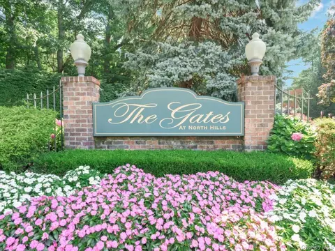 34 Windsor Gate Dr, North Hempstead, NY 11040