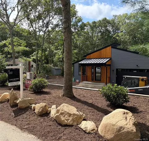 17 Bittersweet Ave, Hampton Bays, NY 11946