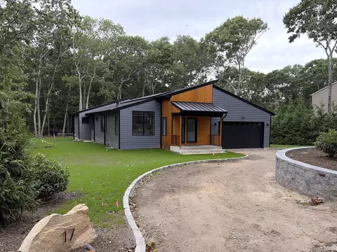 17 Bittersweet Ave, Hampton Bays, NY 11946