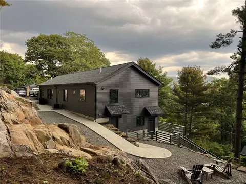 87 Blueberry Hl, Greenwood Lake, NY 10925