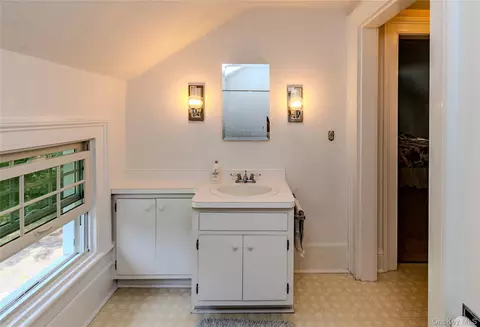 Bath - 250 Old St Rte 32, Cornwall, NY 10930 photo 2 of 3