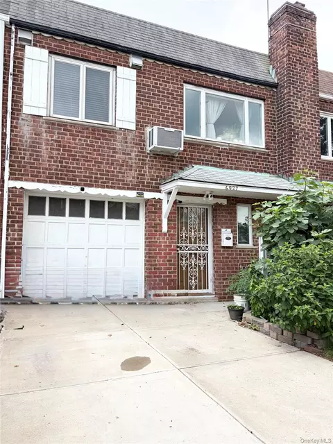 6927 169th St, New York, NY 11365