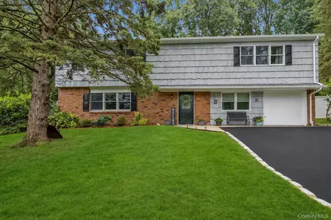 18 Kathy Ct, Northport, NY 11768