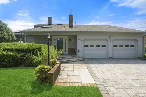 282 Belvedere Dr, Oakdale, NY 11769