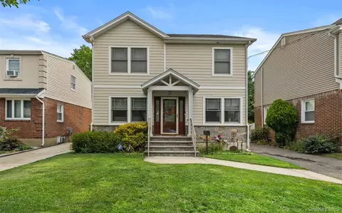 432 Argyle Rd, North Hempstead, NY 11501