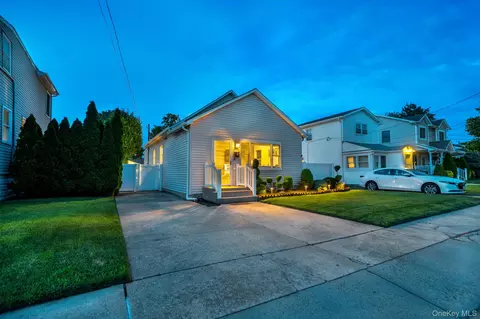 3 Fulton St E, East Rockaway, NY 11518