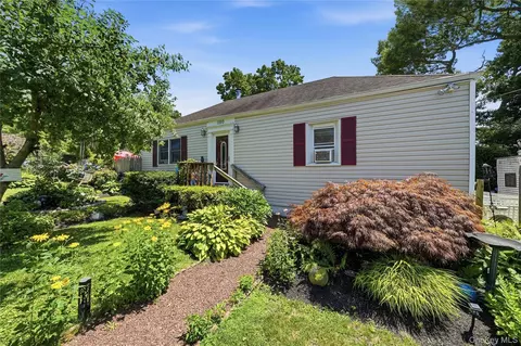 350 Boulder St, Ronkonkoma, NY 11779