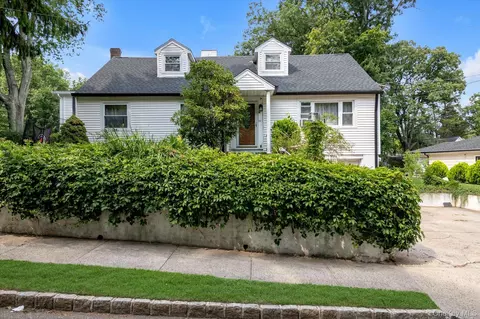 257 Schenck Ave, North Hempstead, NY 11021