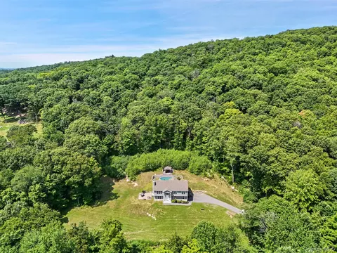 71 Hitchcock Hill Rd, Mahopac, NY 10541