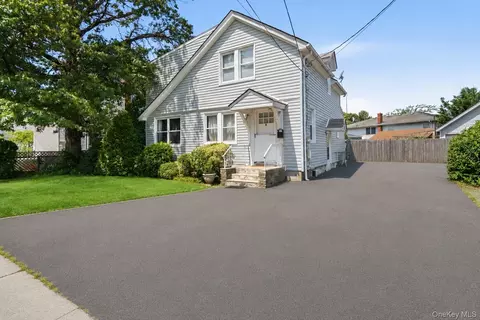 194 Woodfield Rd, West Hempstead, NY 11552